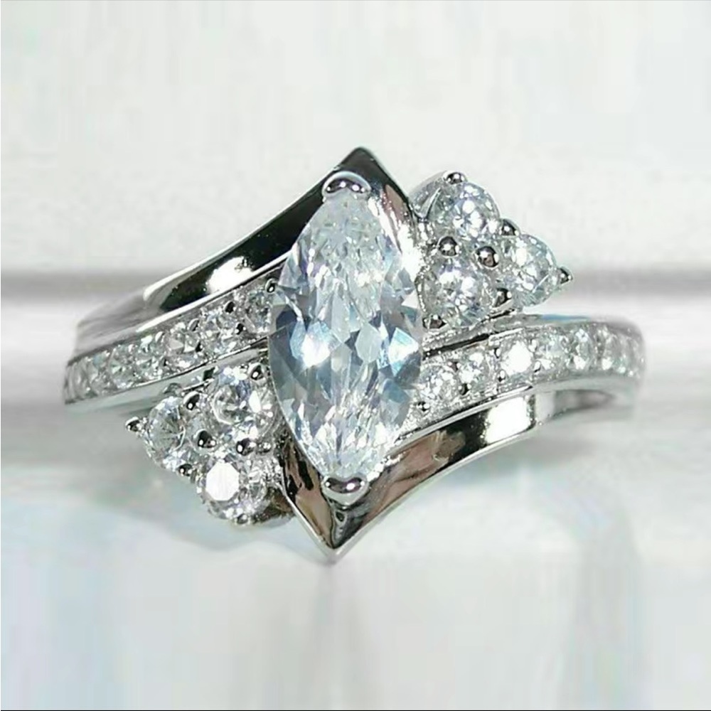 New Women’s Gorgeous 925 Silver Diamond Ring - Picture 7 of 7
